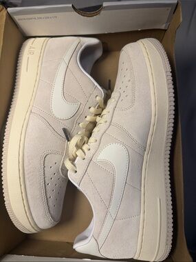 Nike Air Force 1 Low '07
Athletic Department Light Orewood Brown